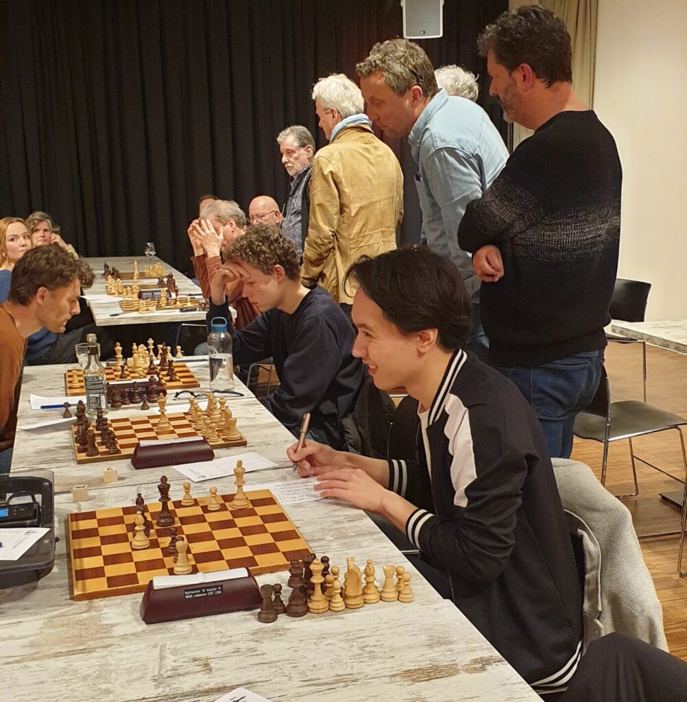 Adrian Mensing (r) en Peter van den Bergh (l) redden de eer