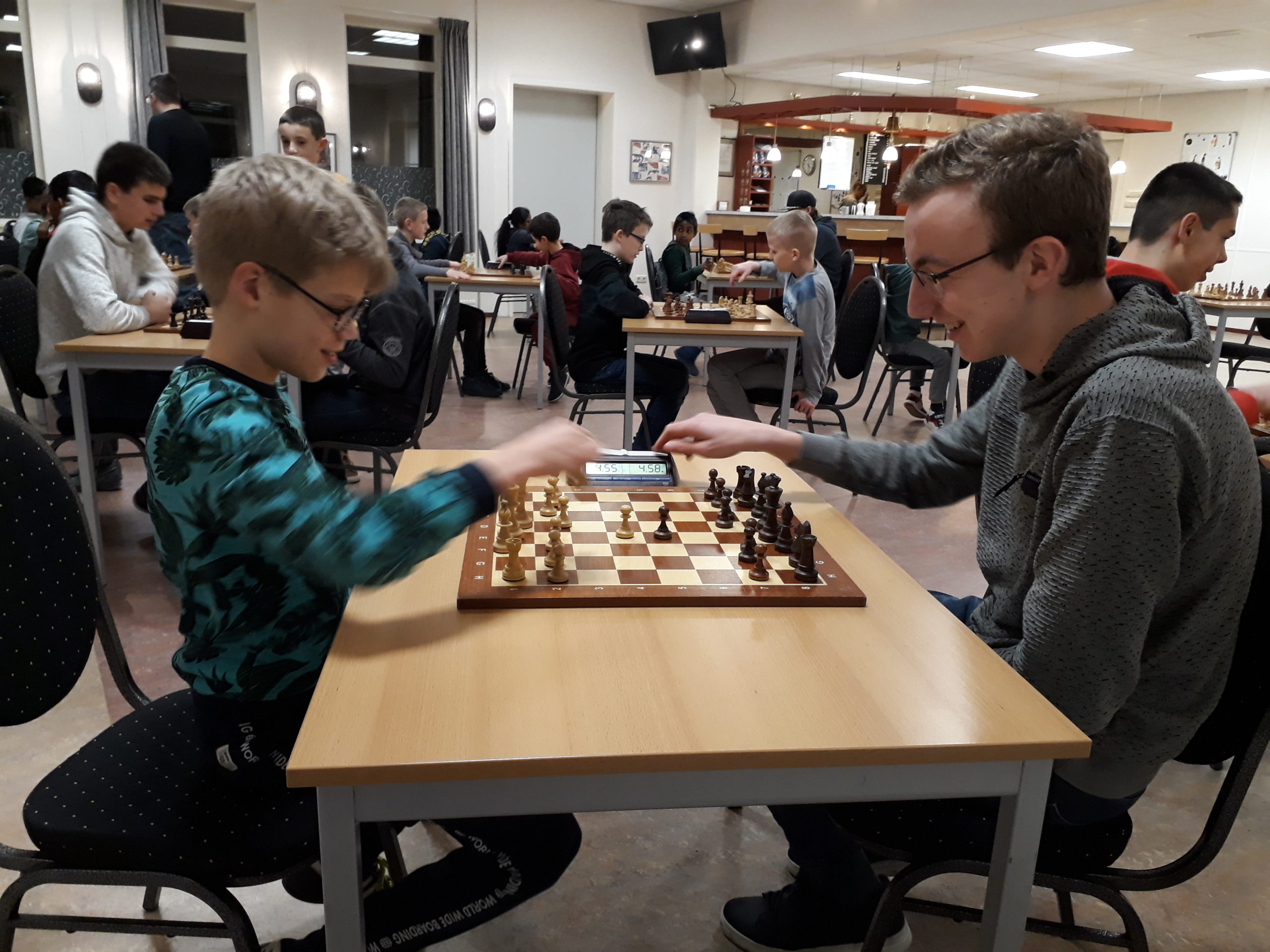 Willem Theunisse blijft ongeslagen in snelschaakcompetitie