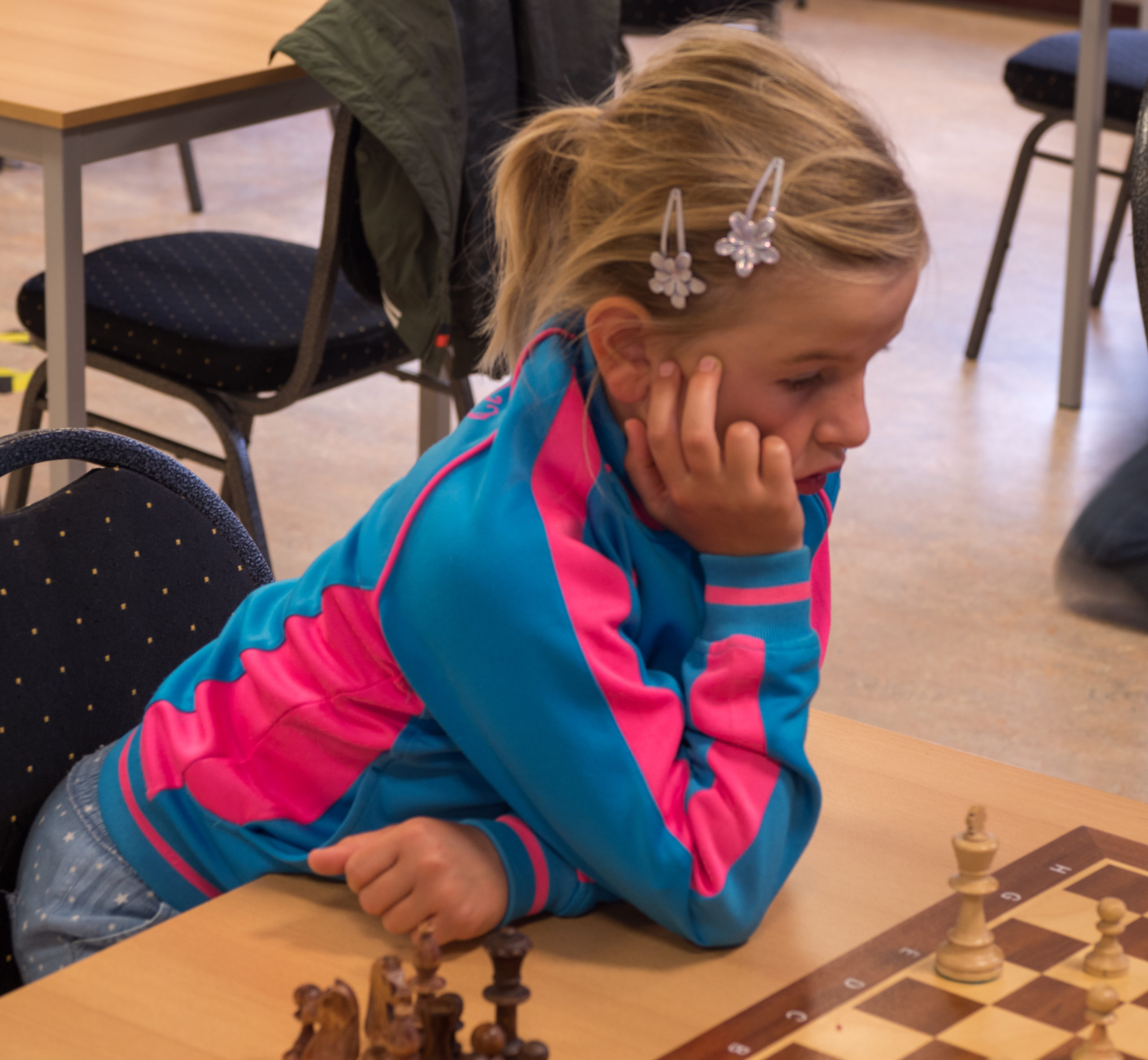 Lieke de Rover op dreef bij de schaakjeugd